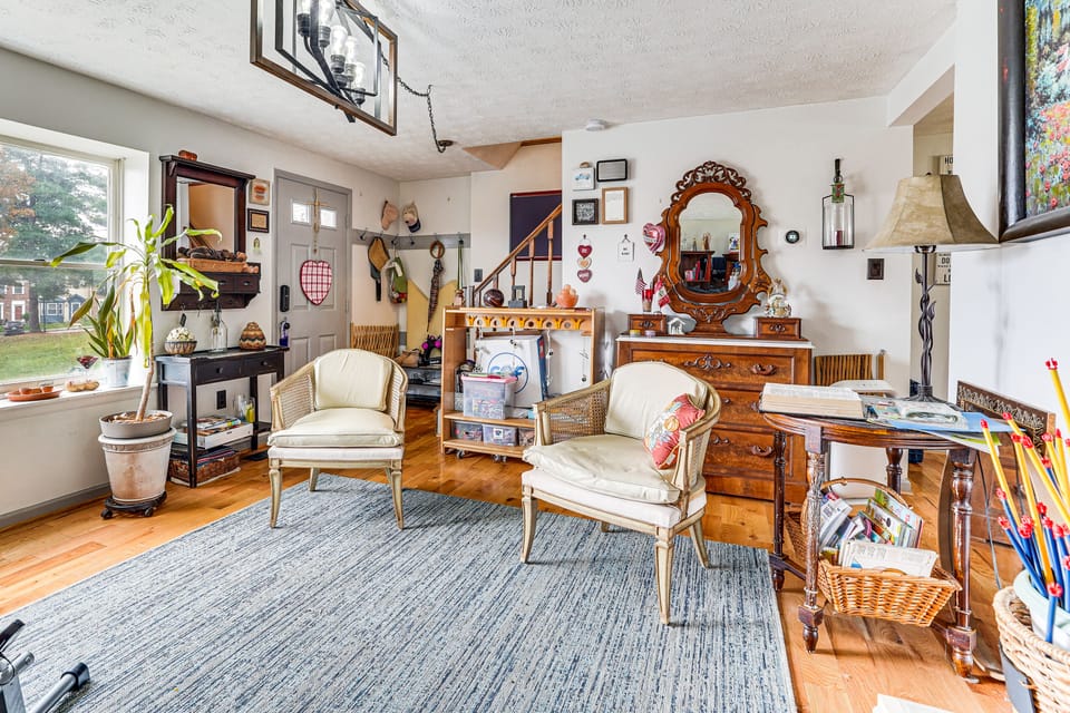 Near Trails, Parks & Orchards: Germantown Retreat Apartment in Germantown