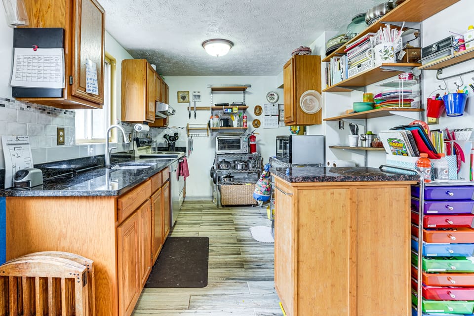 Near Trails, Parks & Orchards: Germantown Retreat Apartment in Germantown