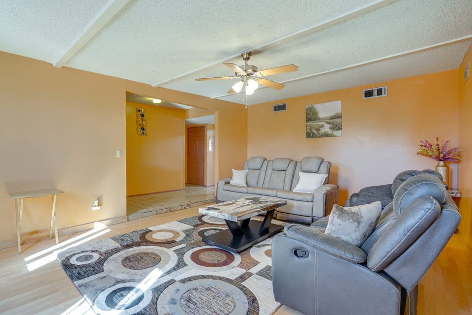 7 Mi to Saguaro Nat'l Park: Tucson Home w/ Yard House in Tucson