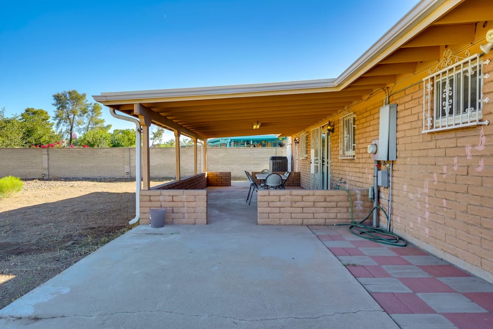 7 Mi to Saguaro Nat'l Park: Tucson Home w/ Yard House in Tucson