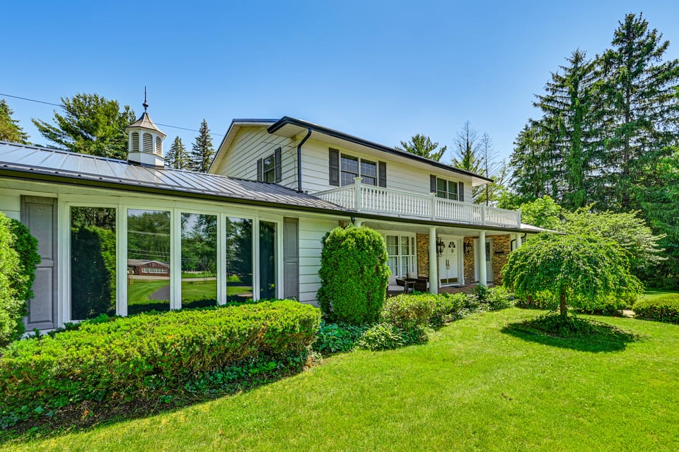 Pet Friendly: Private Pool & Home Theater House in Michigan