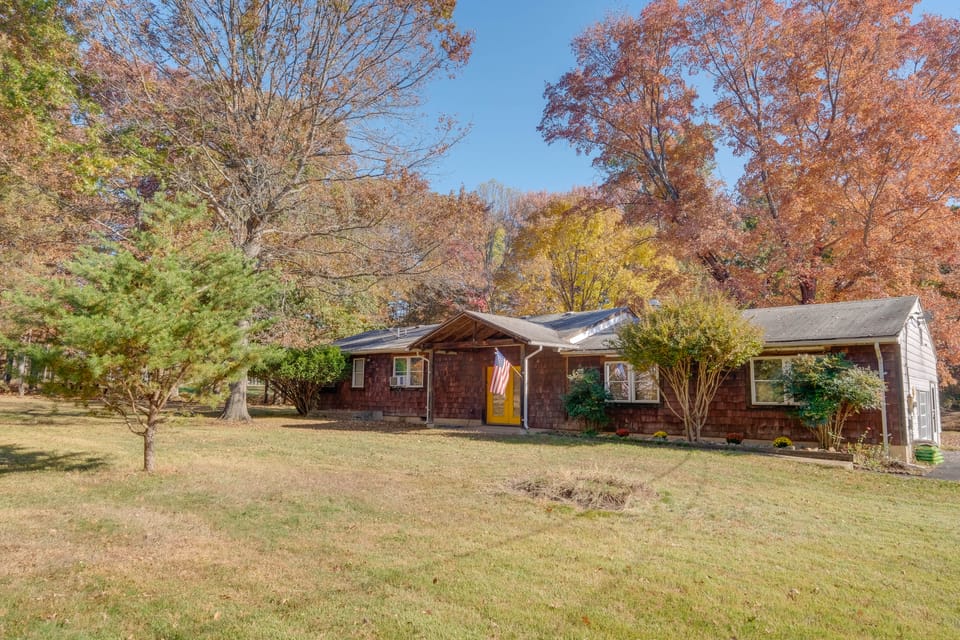 Countryside Cottage on 5 Acres! Easy Commute to DC House in Maryland