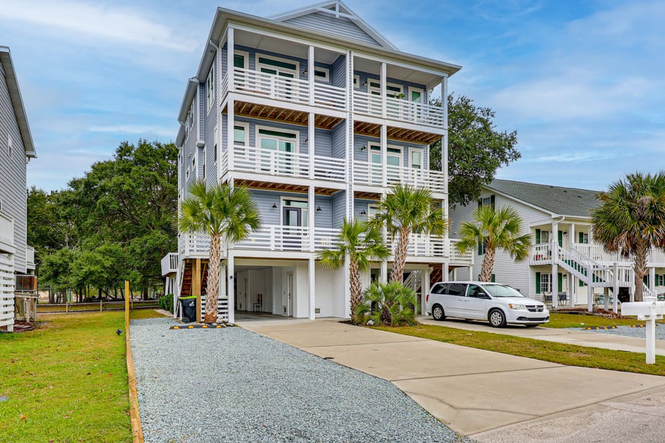 Explore the Seashore! Sunny Carolina Beach Home Apartment in Carolina Beach