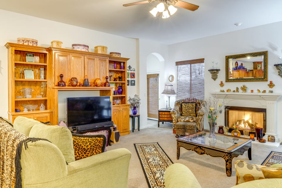 5 Mi to the Marketplace: Roomy Bakersfield Retreat House in Bakersfield