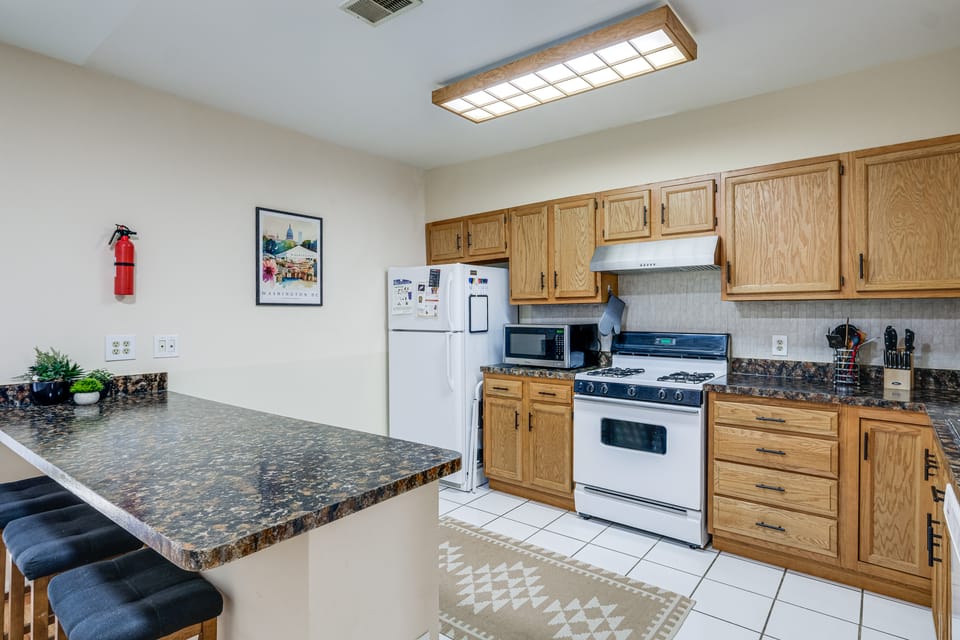 Parking, Steps to Metro! DC Gem 3 Mi to Nat’l Mall Apartment in District of Columbia
