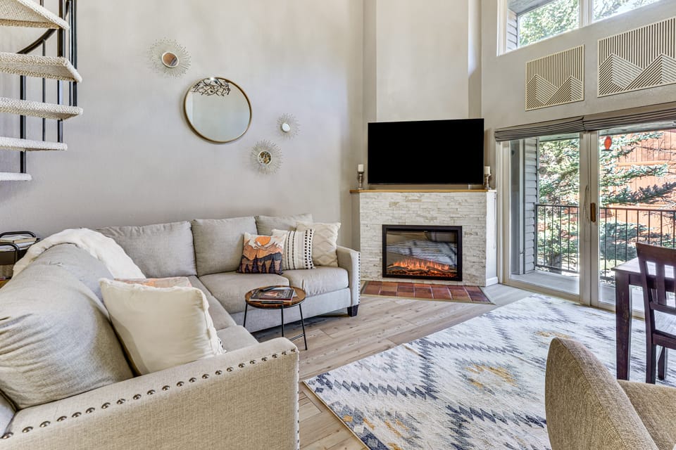Walk to Angel Fire Lifts! Skier-Friendly Mtn Condo Apartment in Angel Fire