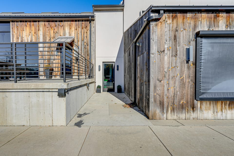 Between Restaurant & Brewery! Chic Perrysburg Apt Apartment in Maumee