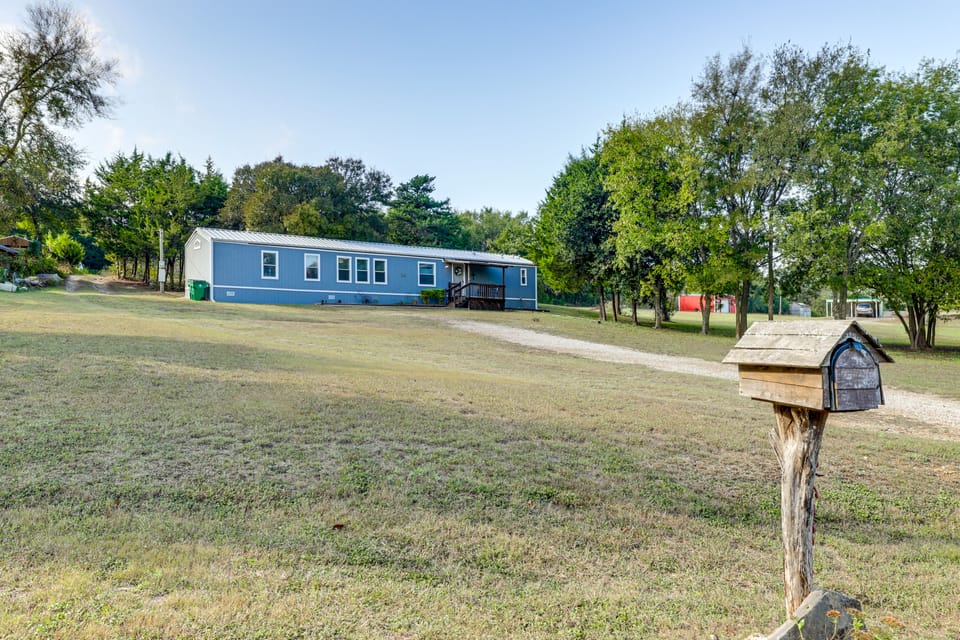 Quiet Country Living! Retreat Near Dtwn Waxahachie House in Waxahachie