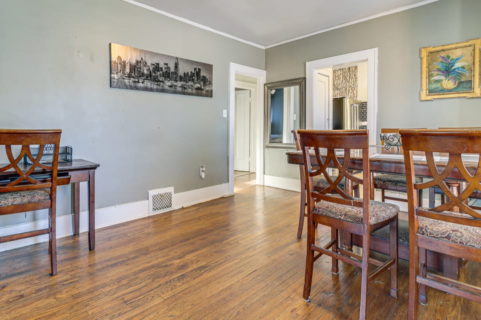 Urban Retreat 1 Mi to Riverfront! Detroit Duplex House in Detroit
