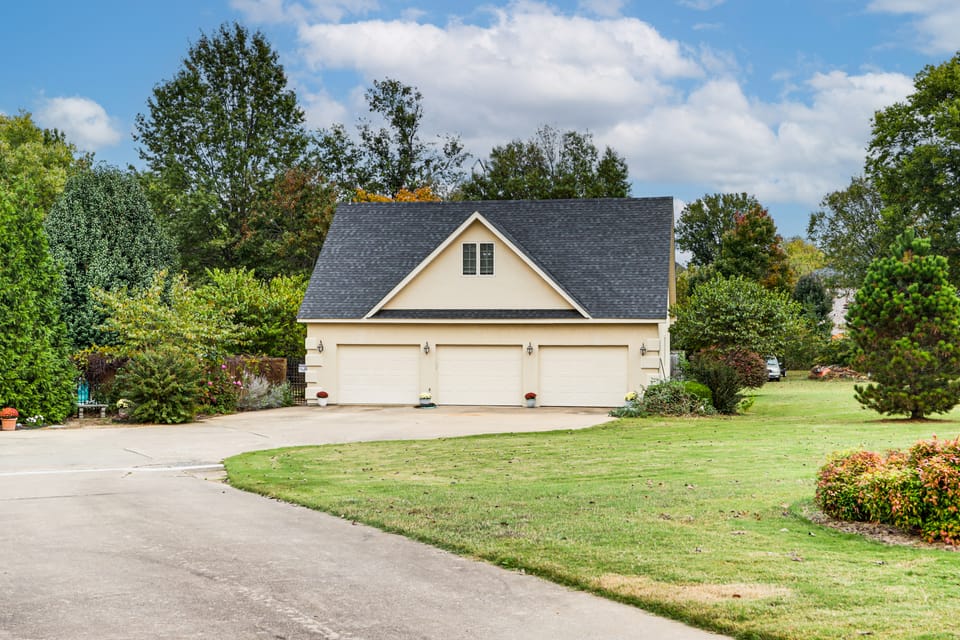 Near Hiking & Biking: Pet-Friendly Rogers Getaway! Apartment in Rogers