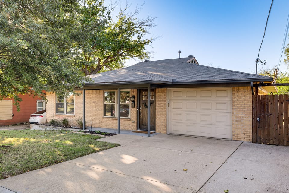 Dog-Friendly Dallas Home w/ Fenced Yard! House in Dallas