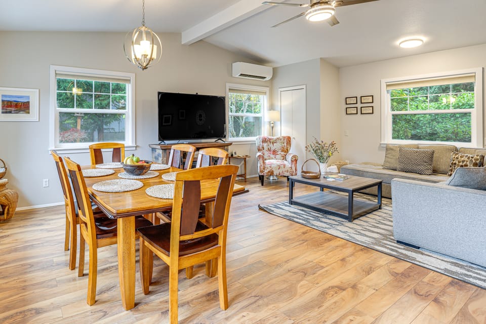 Port Angeles Abode w/ Yard & Guest House! House in Port Angeles