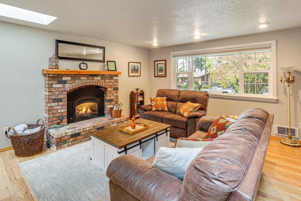 Port Angeles Abode w/ Yard & Guest House! House in Port Angeles