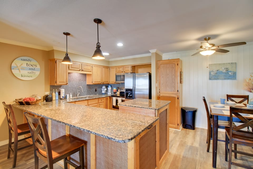 Boardwalk to the Beach! Mustang Island Condo Apartment in Nueces County