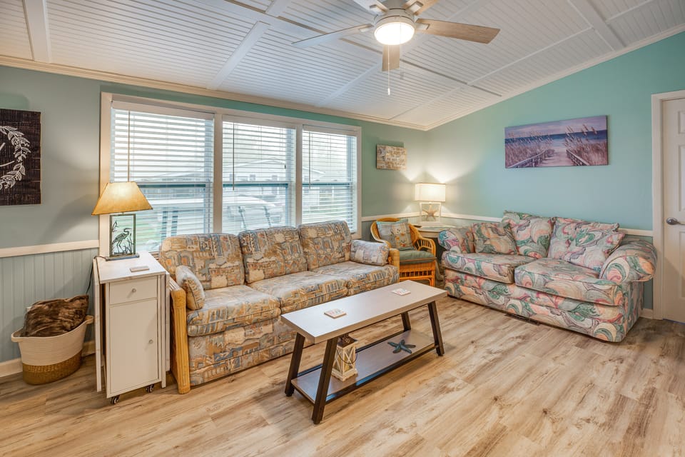 Walk to Shore! Surfside Beach Gem w/ Game Courts House in Oceanside Village