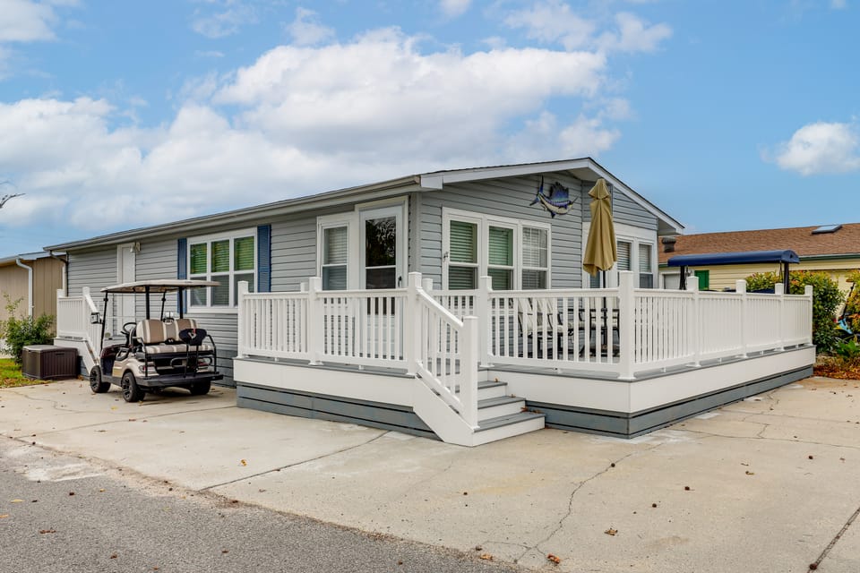 Walk to Shore! Surfside Beach Gem w/ Game Courts House in Oceanside Village