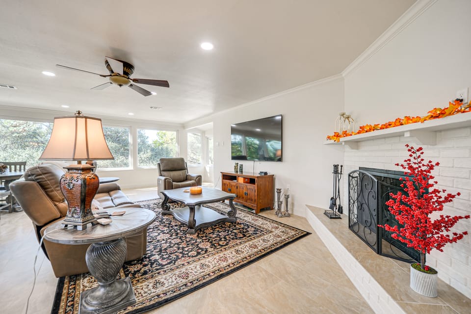 Panoramic Lake Views! Elegant Marble Falls Home House in Granite Shoals