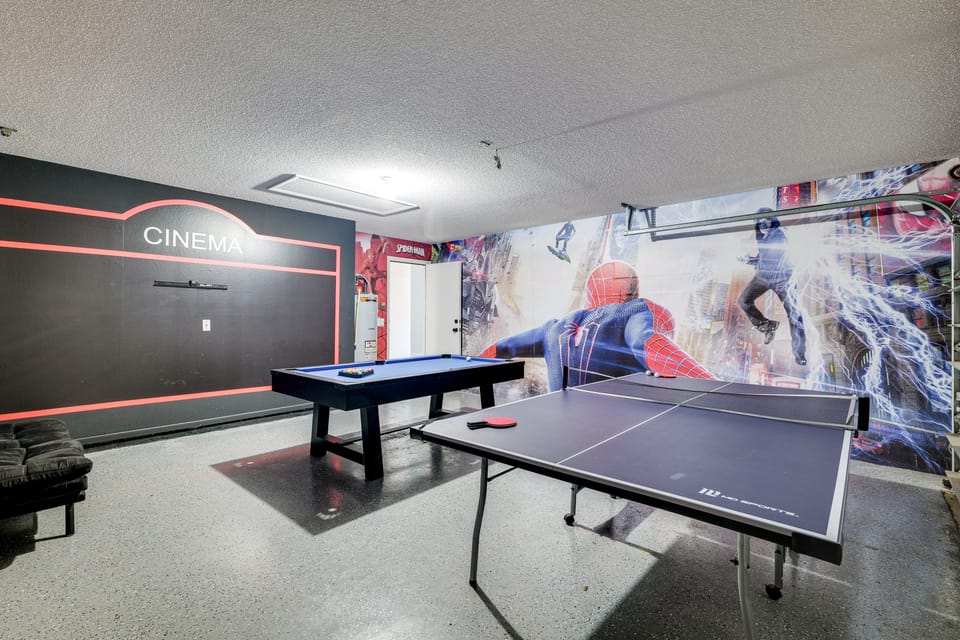 10 Mi Disney Gem: Game Room, Pool, Golf & Parks House in Four Corners