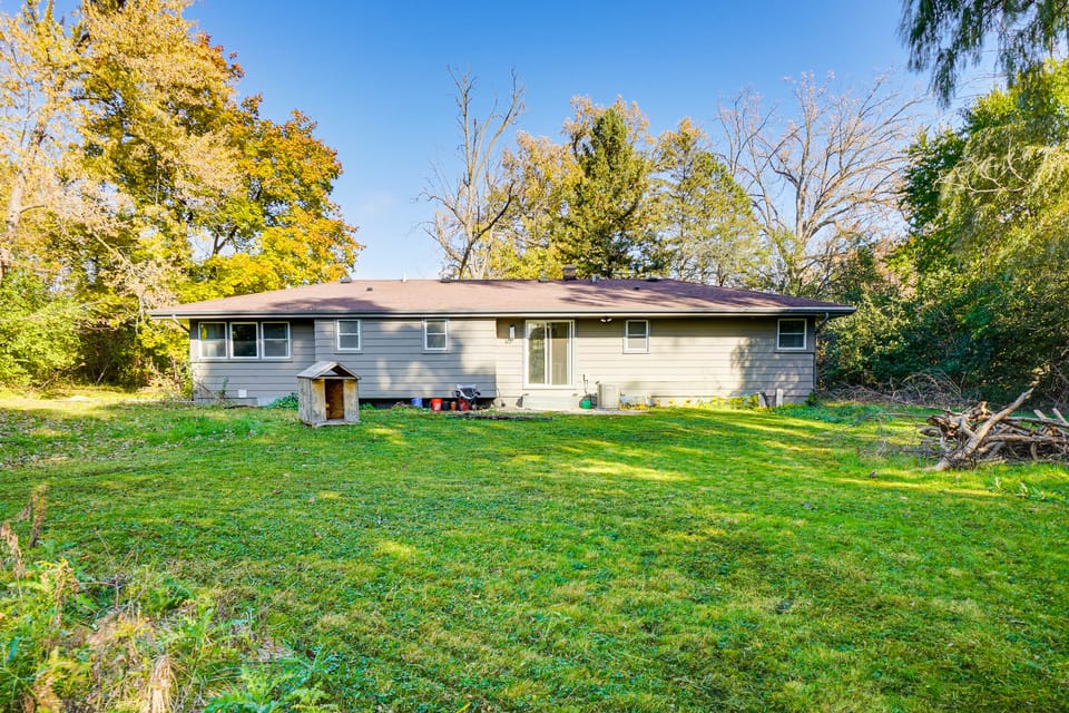 Near Pewaukee Lake & Nature Preserve: Home w/ Yard House in Pewaukee