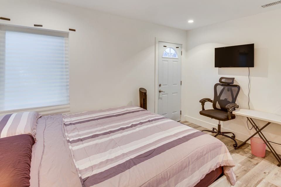 Work & Play! North Hills Studio 15 Mi to Hollywood Apartment in North Hills