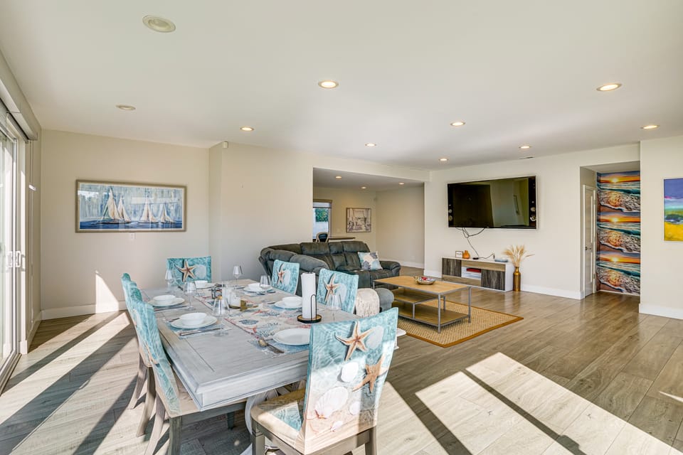 Upscale Huntington Beach Home, Close to Main St! House in Huntington Beach