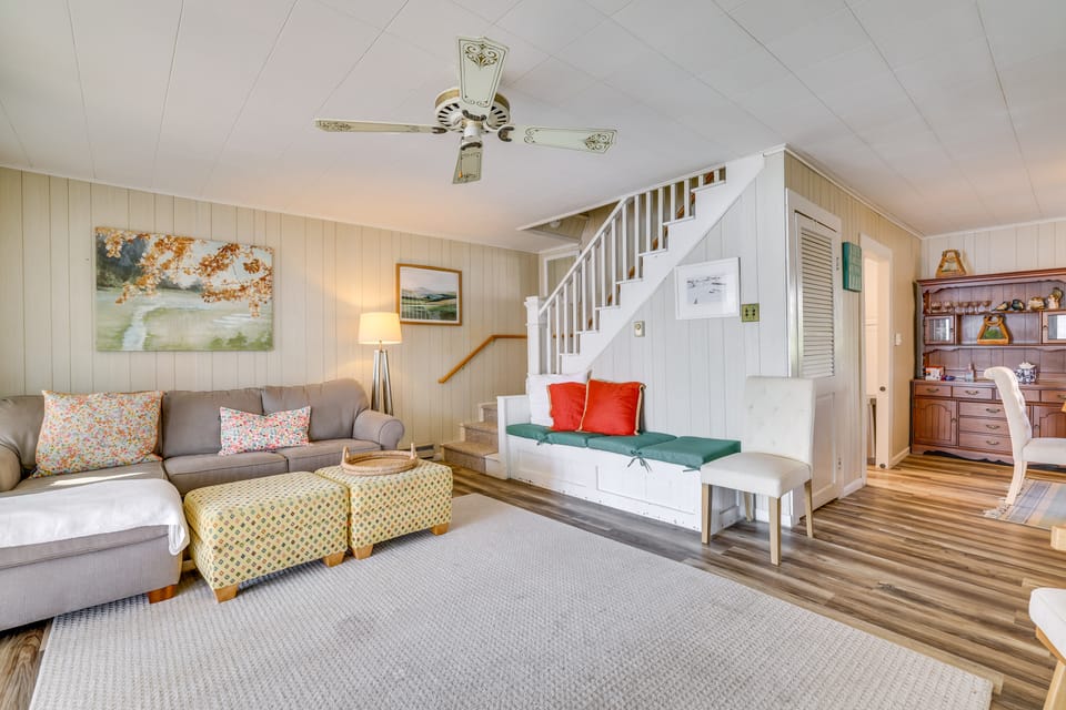 All-Season Getaway on Lake Winola: Dock & Sunroom! House in Pennsylvania