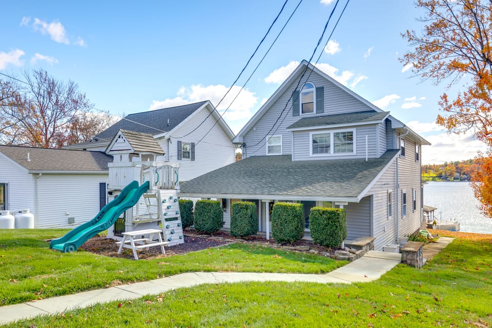 Scenic Waterfront Home w/ Dock on Lake Winola! House in Pennsylvania