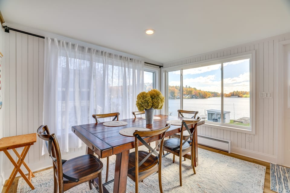 Scenic Waterfront Home w/ Dock on Lake Winola! House in Pennsylvania