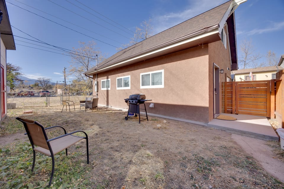Cozy Couple's Retreat 5 Mi to Garden of the Gods! Apartment in Colorado Springs