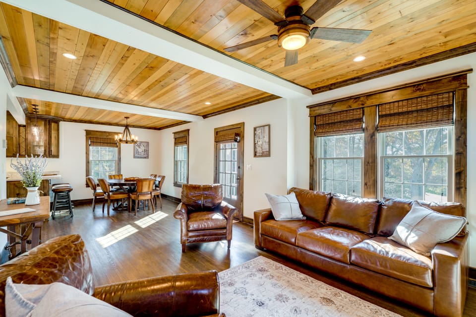 Old Stone Cottage Retreat in the Heart of Missouri House in Ozark Mountains