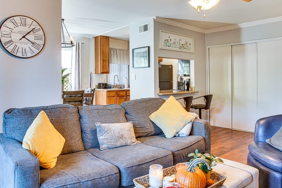 Bring Your Pet! Snowbird Haven w/ Community Pool! Apartment in Scottsdale