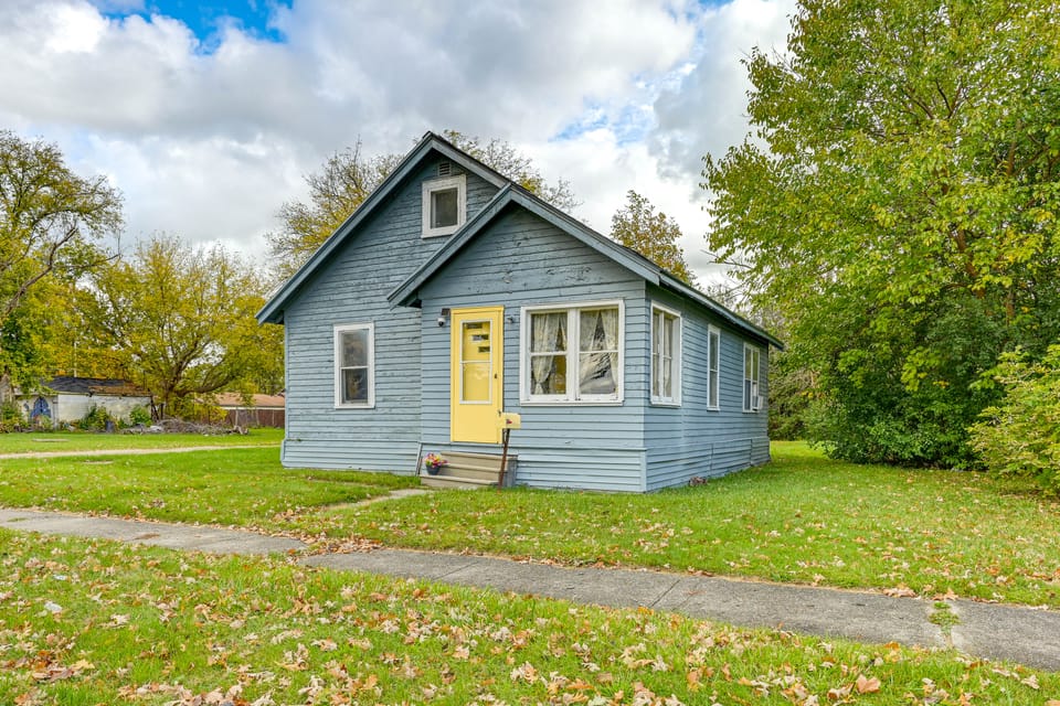 3 Mi to Dtwn Saginaw: Cozy Family Home w/ Yard! House in Michigan
