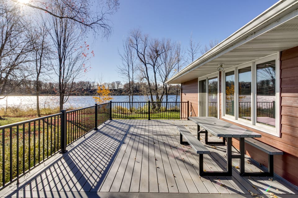 South Long Lake Fall Retreat w/ Private Dock House in Minnesota