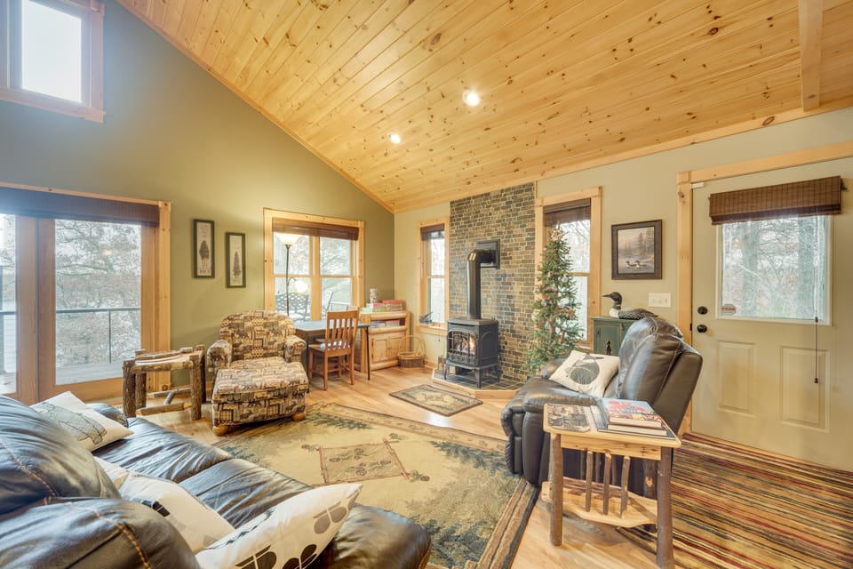 Benoit Lake Escape! Luxe Northwoods Cabin House in Wisconsin