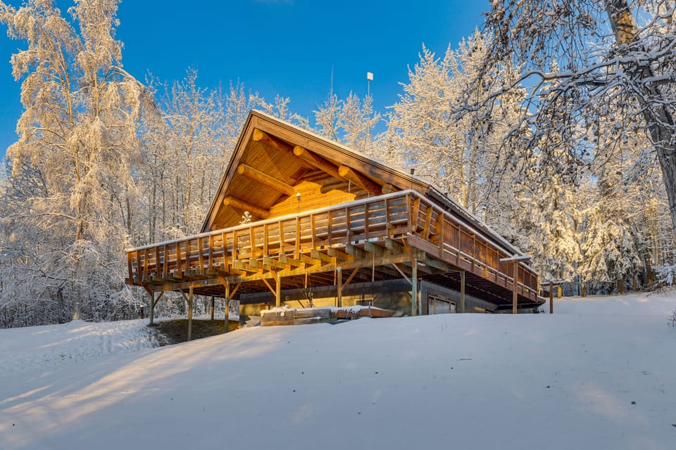Explore Fairbanks! Authentic Log Cabin w/ Views House in Alaska