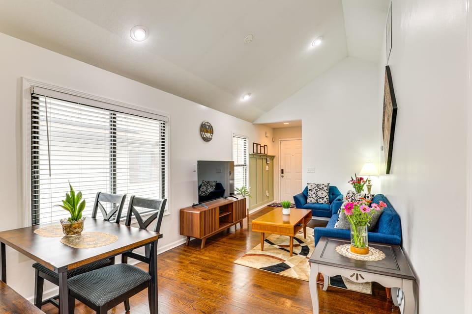 Walk to Macken Park: Home w/ Fenced Yard & Patio House in North Kansas City