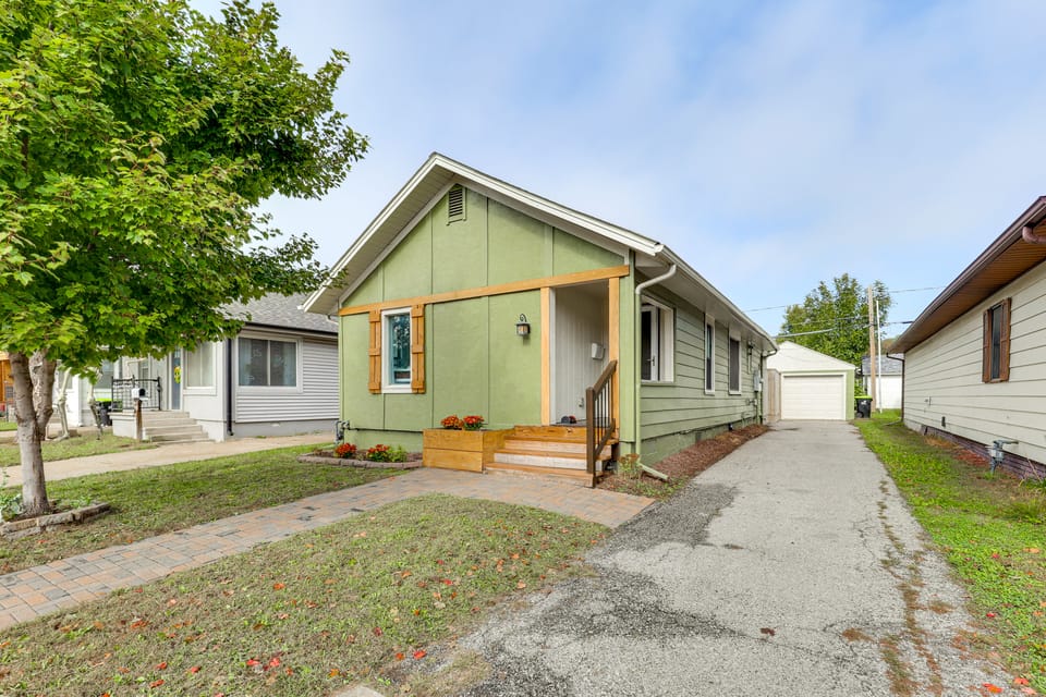 Walk to Macken Park: Home w/ Fenced Yard & Patio House in North Kansas City