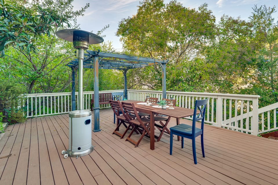 Shop, Sip & Dine: LA Area Gem 2 Mi to Universal! House in Studio City