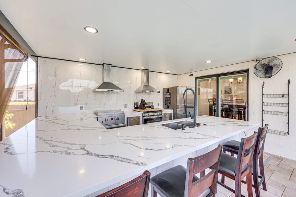 Heated Pool & Outdoor Kitchen: Cape Coral Home House in Cape Coral