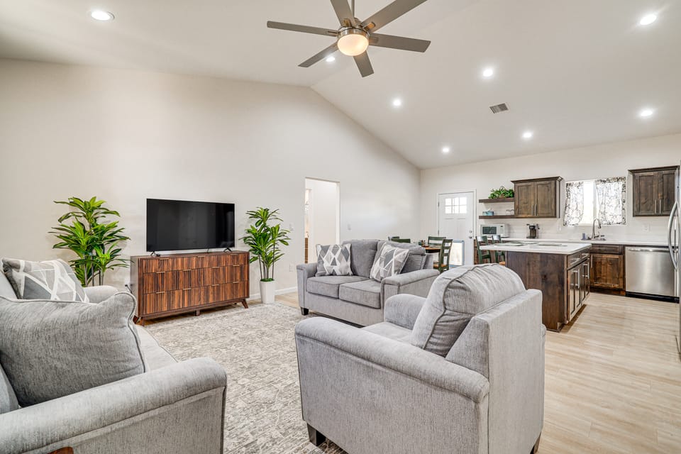 Hike & Ski! Home w/ Dog-Friendly Yard in Eagar House in Arizona