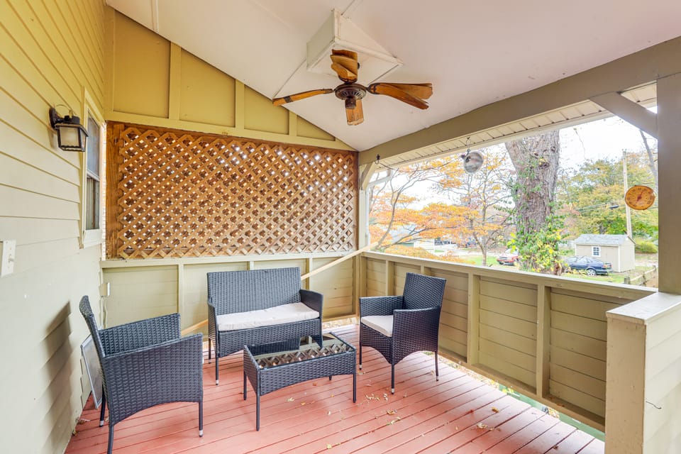 Updated Getaway w/ Sauna & Yard in Bloomsbury! House in New Jersey