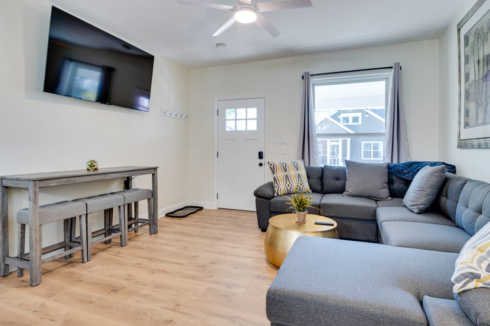 3 Mi to Dtwn Indy: Urban Retreat w/ Outdoor Space Apartment in Indianapolis