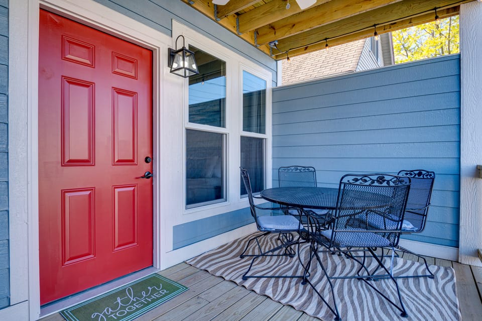 Walk to Fountain Square Arts & Eats: Indy Escape Apartment in Indianapolis