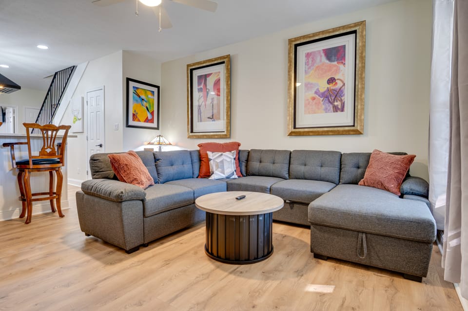 Walk to Fountain Square Arts & Eats: Indy Escape Apartment in Indianapolis