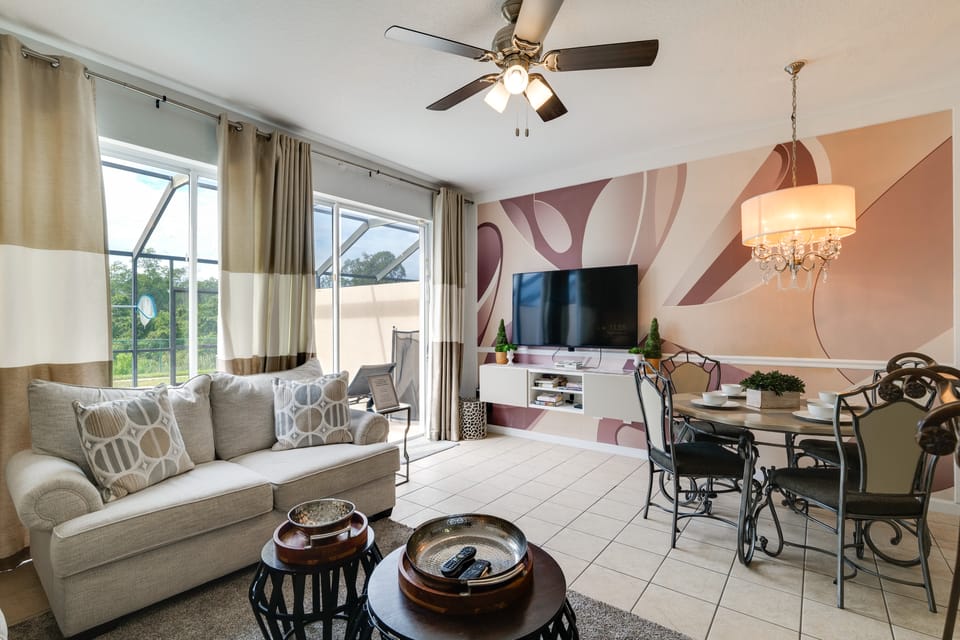 Family-Friendly Resort Getaway: 5 Mi to Disney! Apartment in Four Corners
