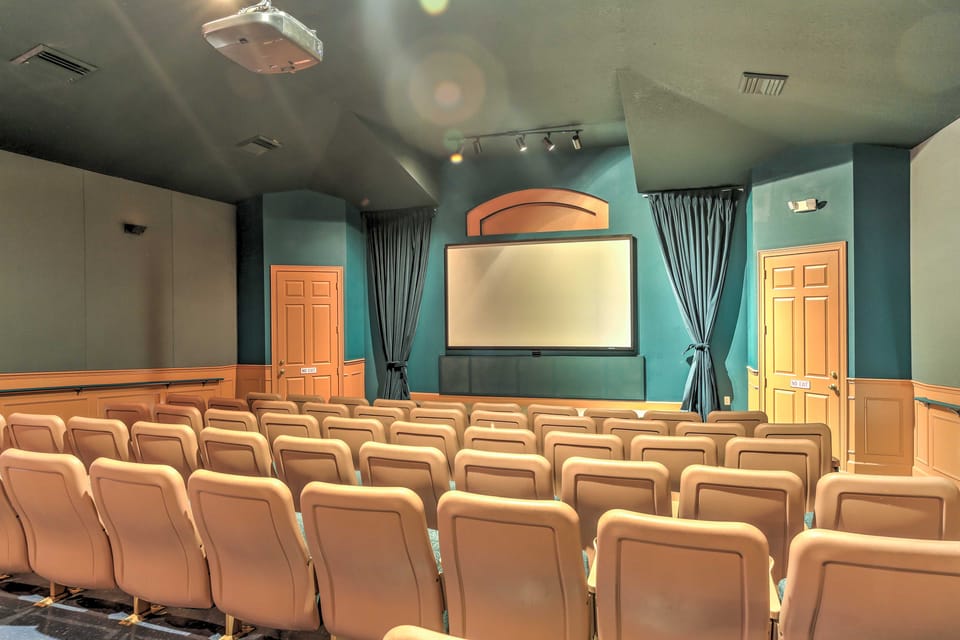 Pool + Resort Perks: Family Retreat Near Disney! Apartment in Four Corners