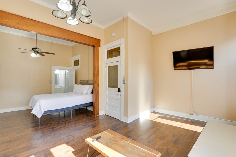 Pet-Friendly Studio in Historic Dtwn Marshall! Apartment in Marshall