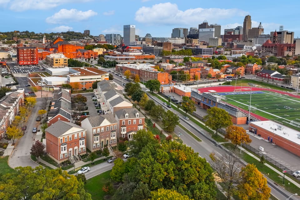 1 Mi to Dtwn Cincinnati: Spacious Townhome w/ Deck Apartment in Over The Rhine