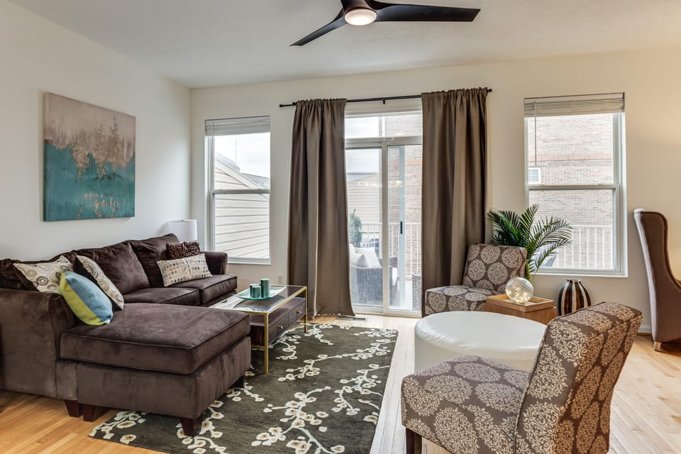 1 Mi to Dtwn Cincinnati: Spacious Townhome w/ Deck Apartment in Over The Rhine