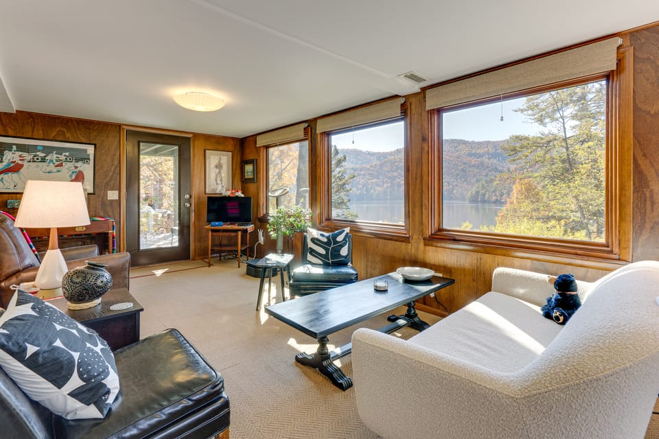 ‘Casa Alcoa’ Mtn-View Apt Over Santeetlah Lake! Apartment in Lake Santeetlah